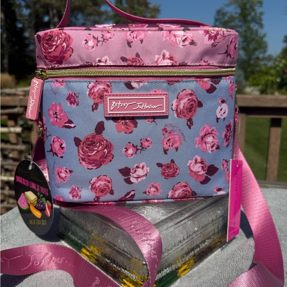 NWT! Betsey Johnson Pink and Blue Floral Roses Cooler Crossbody Bag - Picture 1 of 8